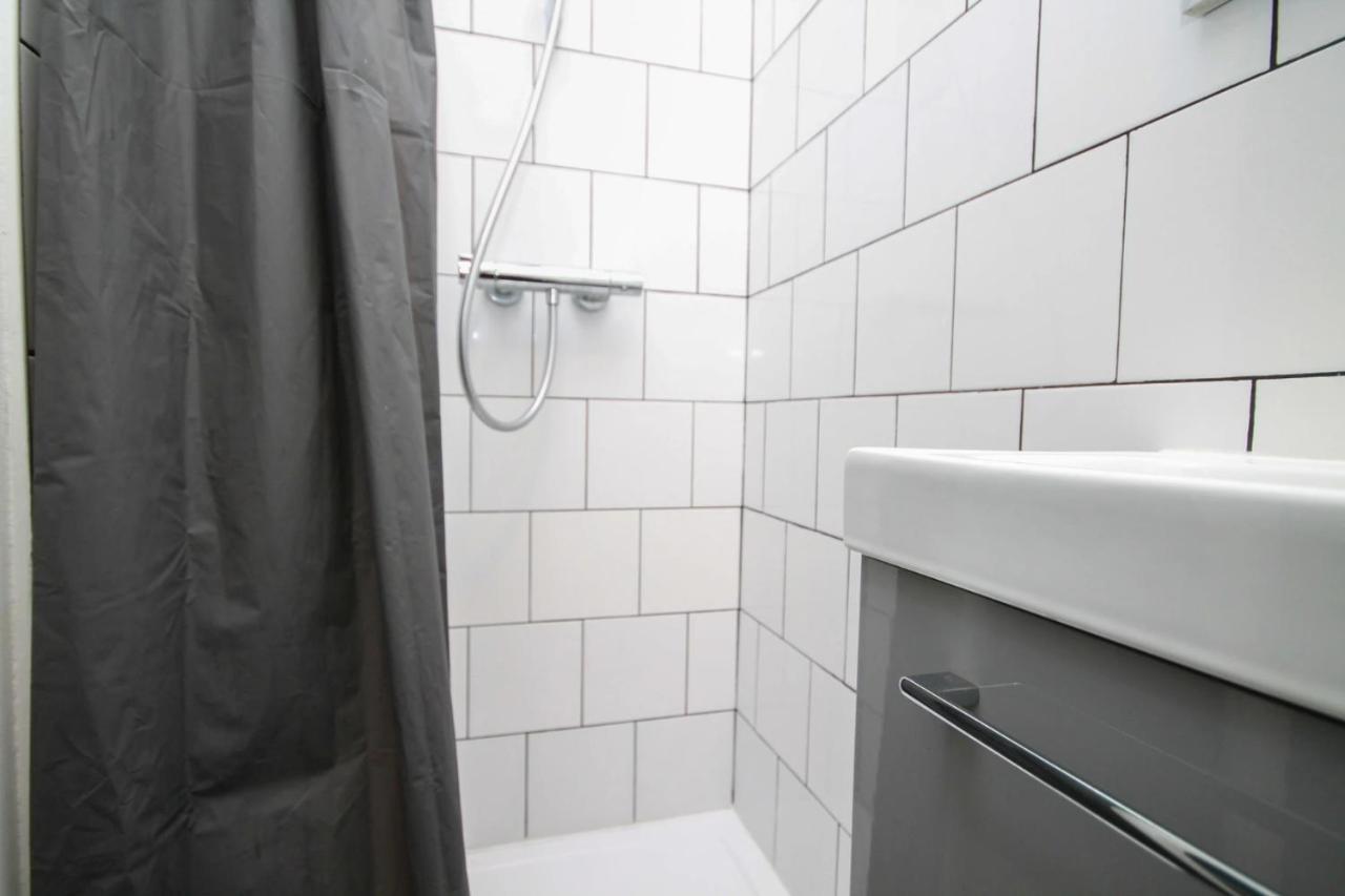 02 - Avec Lit Double Et Sdb Prive Wifi Apartment Saint-Denis (Seine-Saint-Denis)